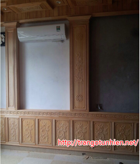 ốp chân tường gỗ đục hoa văn